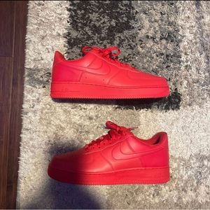 Nike Men's Air Force 1 '07 LV8 Triple Red